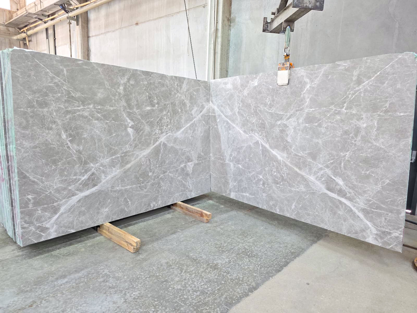 Marmilux Natural Stone Spider Velvet